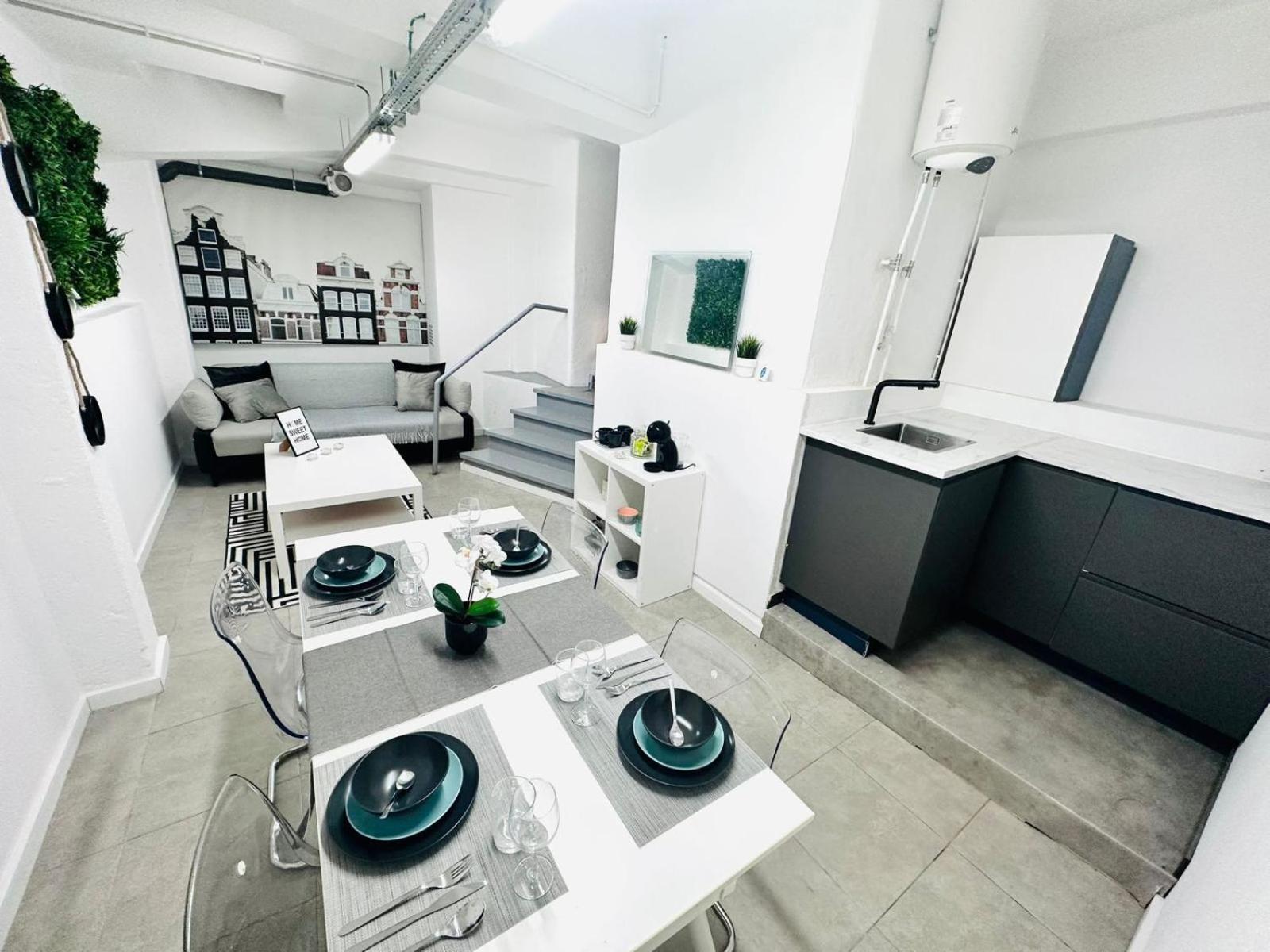 Studio, Great Location *